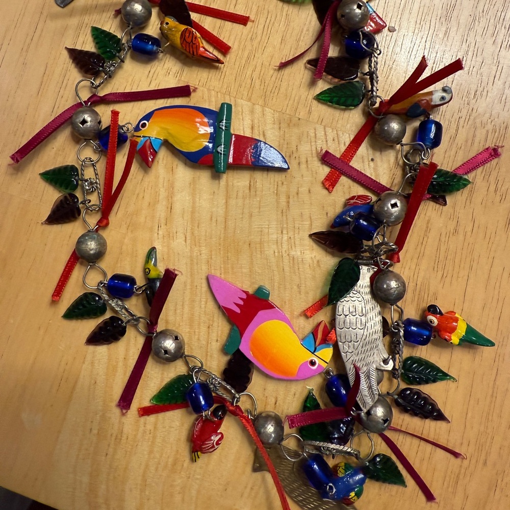 Vintage colorful parrot and metal necklace Jimmy Buffett key west